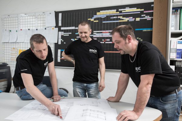 Mitarbeiter von Koch Küchenstudio bei der Arbeit
